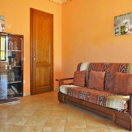Apartment in Pinete Fuccchio near Lake Le Vedute Esterno foto